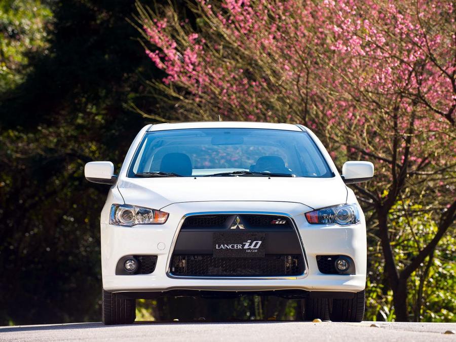  Mitsubishi Lancer iO 2012 года  (фото 7 из 12)
